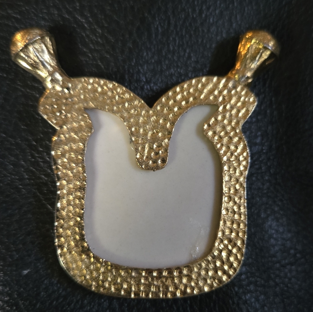Porcelain & gold vintage Egyptian dual Uraeus/Cobra & Ankh pendant - Picture 3 of 11